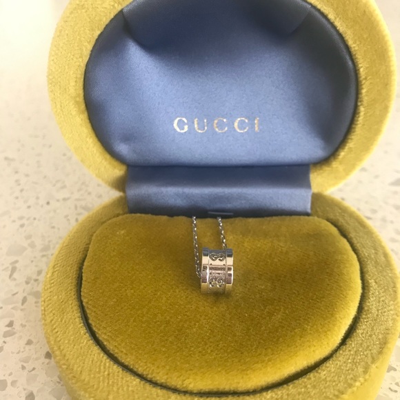 Gucci 8k White Gold Icon Twirl Necklace 